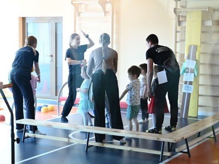 В Челябинской области более 17 тысяч человек получают выплату по уходу за детьми с инвалидностью