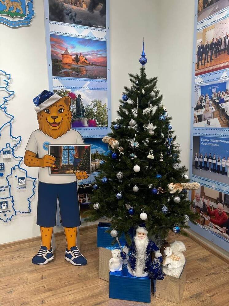 Новогоднее настроение поселилось в Информационном центре Избирательной комиссии Псковской области