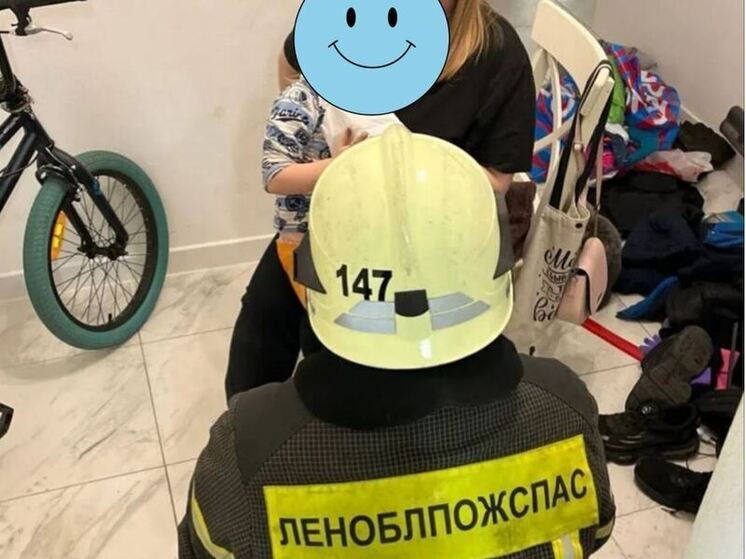 Пожарные спасли пальчик двухлетней девочки из города Бугры