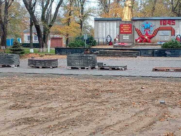 В селе Октябрьском на Ставрополье благоустраивают парковую зону