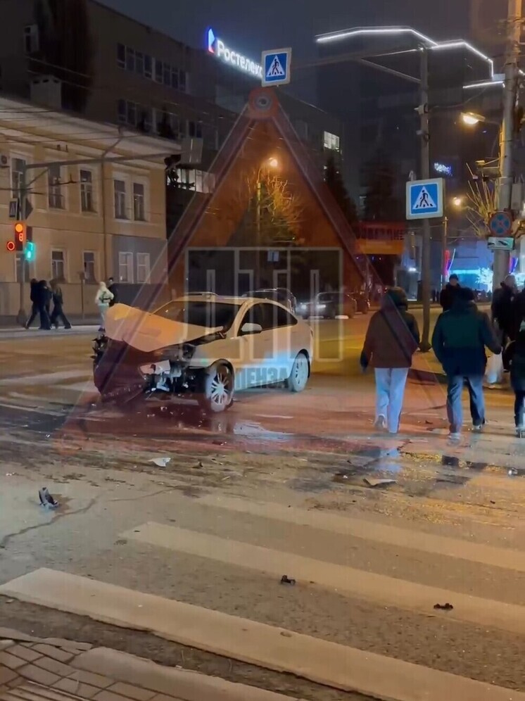 В Пензе у Дома молодежи произошло жесткое ДТП