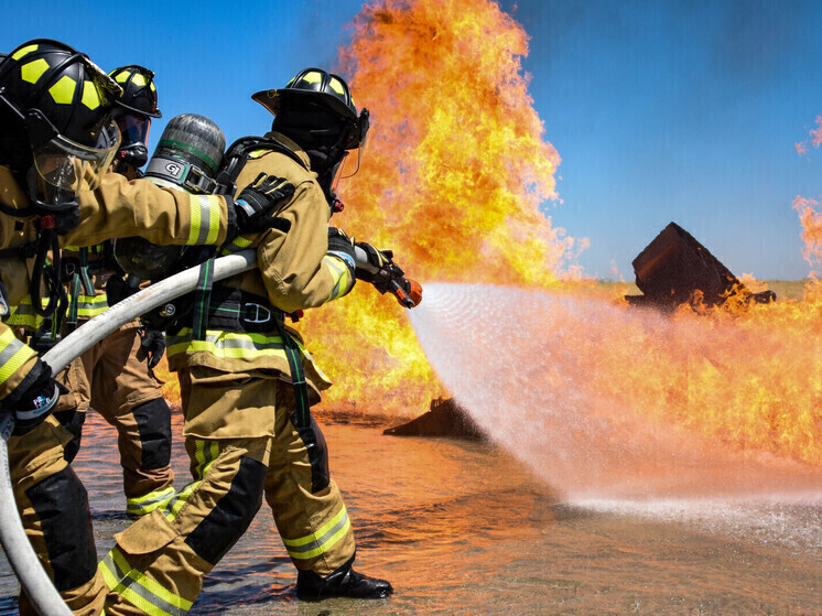В результате возгорания в ночном клубе на юго-западе Индии погибло не менее 23 человек