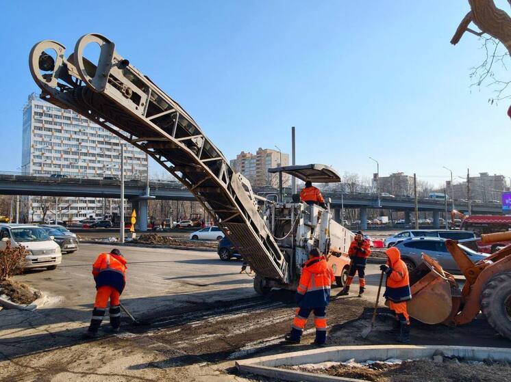 Новый асфальт украсит перекресток Русской и проспекта 100-летия Владивостока за выходные