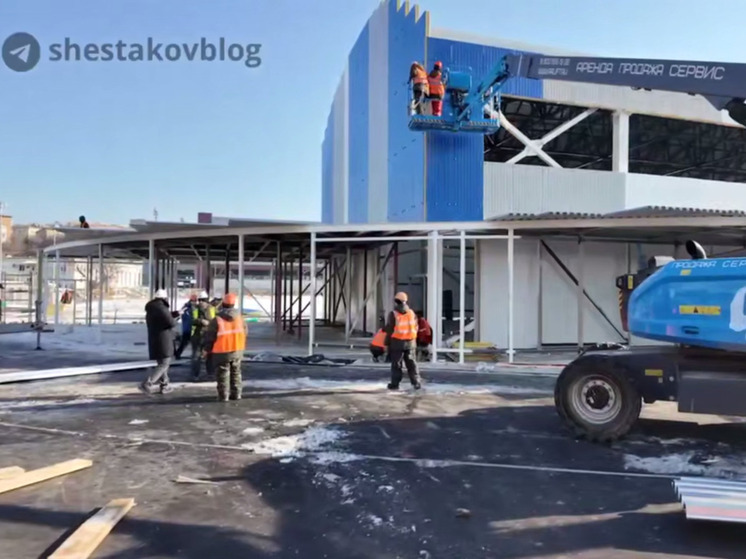 Мэр Владивостока оценил готовность нового ФОК на стадионе «Строитель»