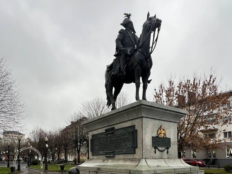 В Черняховске включат подсветку памятника Барклаю де Толли