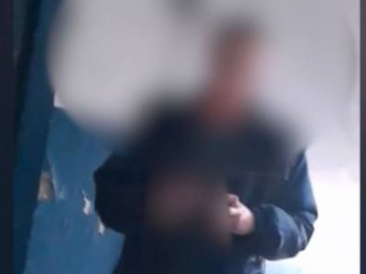 Непристойное поведение мужчины в подъезде Владивостока привлекло полицейских