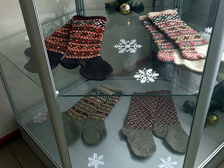 В Карпогорах открылась выставка «Узоры Пинежья»