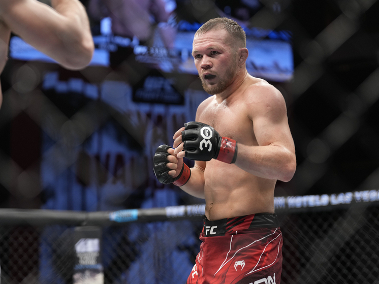 Россиянин забрал пояс у грузина на турнире UFC 323