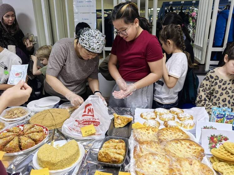 Больше 170 тысяч на ярмарке заработали школьники Салехарда для помощи бойцам СВО и детям ДНР