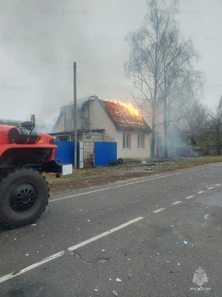 В брянском селе Увелье сгорел частный дом