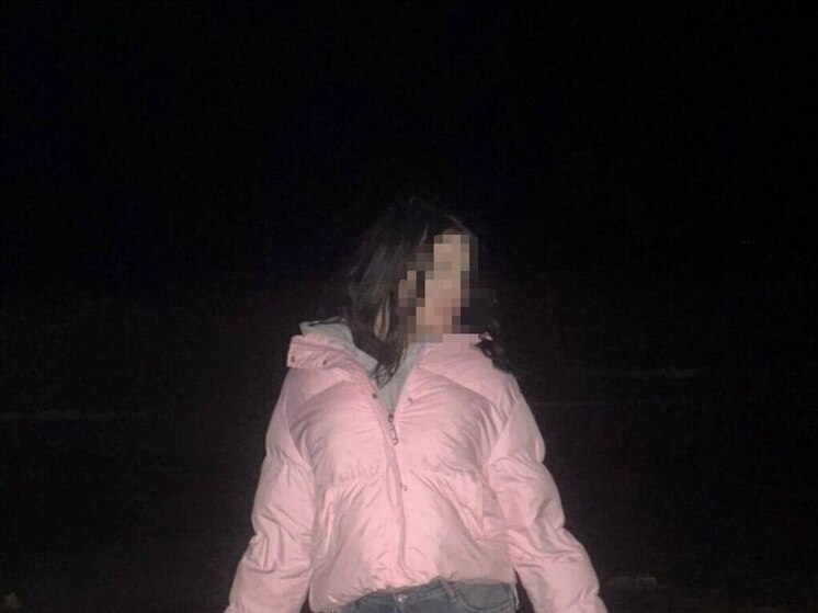 Шок: В Тольятти девочка-наркоманка живет в квартире-помойке и спит с мужчинами