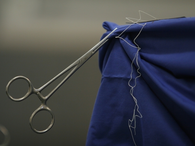 Возможной причиной смерти женщины в пластической клинике стала легочная эмболия