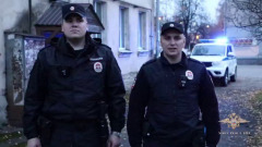 Псковские полицейские спасли женщину-инвалида из горящей квартиры