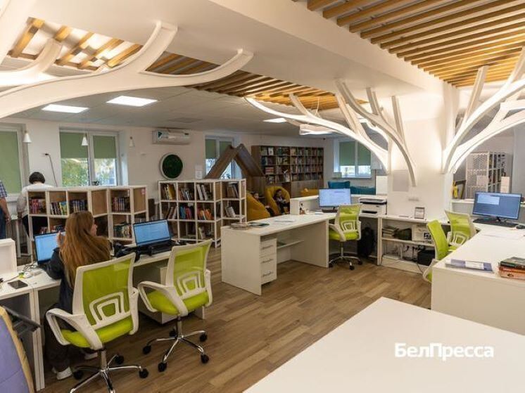 После модернизации модельная библиотека – филиал № 5 в городе Губкине стала современным культурно-образовательным пространством для всех возрастов