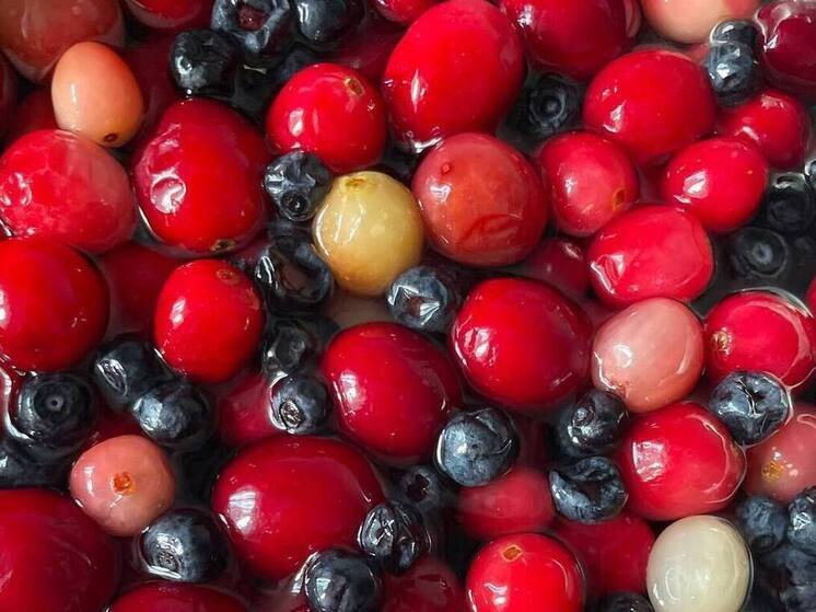 Зимой солнца становится все меньше, что негативно сказывается на самочувствии людей. Как пережить самые короткие дни года, рассказал врач-терапевт и онколог Сабухи Самедов, пишет газета «Аргументы и факты».