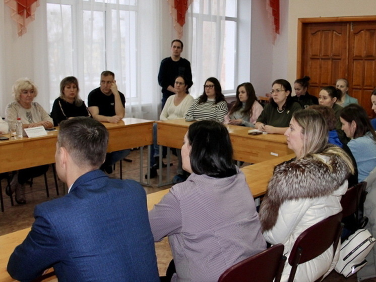 В Кирове прошла рабочая встреча с родителями учеников аварийной школы