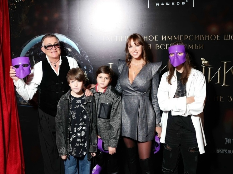 Экс-супруги  Дибровы вместе отпраздновали день рождения среднего сына