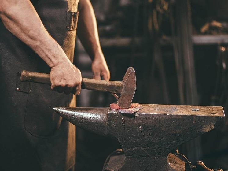 Для чего кузнецам Калмыкии завтра нужно святить молот и наковальню
