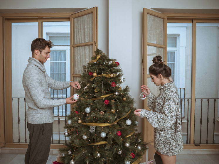 Аналитики: жители Красноярска в среднем потратят 3000 рублей на новогоднее украшение домов