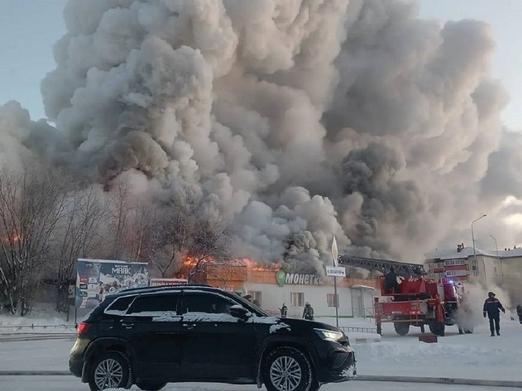 В Уренгое сгорел магазин