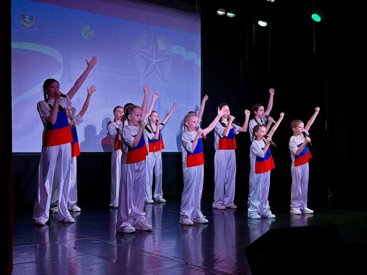 В Янино прошел вокальный конкурс «Герои великой страны»