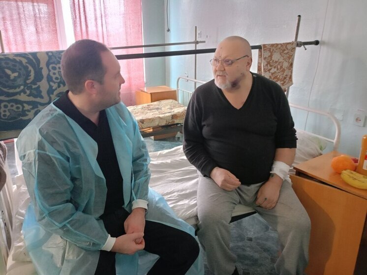 Глава Токмакского муниципального округа навестил в больнице пострадавших от атаки БПЛА