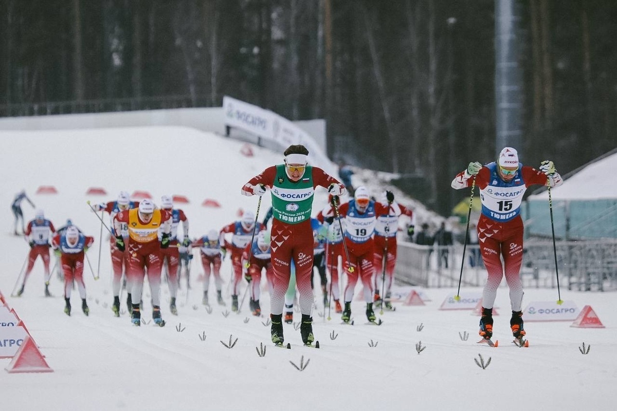 Самый титулованный лыжник страны, трёхкратный олимпийский чемпион Александр Большунов принял участие в масс-старте второго этапа Кубка России в Тюмени, по итогам которого получил серебряную медаль. Эта первая гонка после его дисквалификации за инцидент на первом этапе Кубка в Кировске, где произошла его стычка с Александром Бакуровым. В Давос на Кубок мира он не полетит, туда поедут отбираться на Олимпиаду Коростелев, Непряева и Волков.