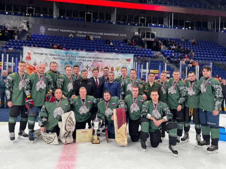 Команды ФСБ и прокуратуры завоевали серебро на крупном хоккейном турнире в Новосибирске
