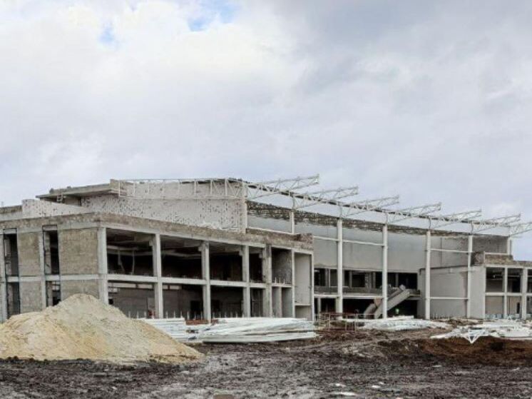 В Губкине строительство плавательного бассейна завершено на 47 %