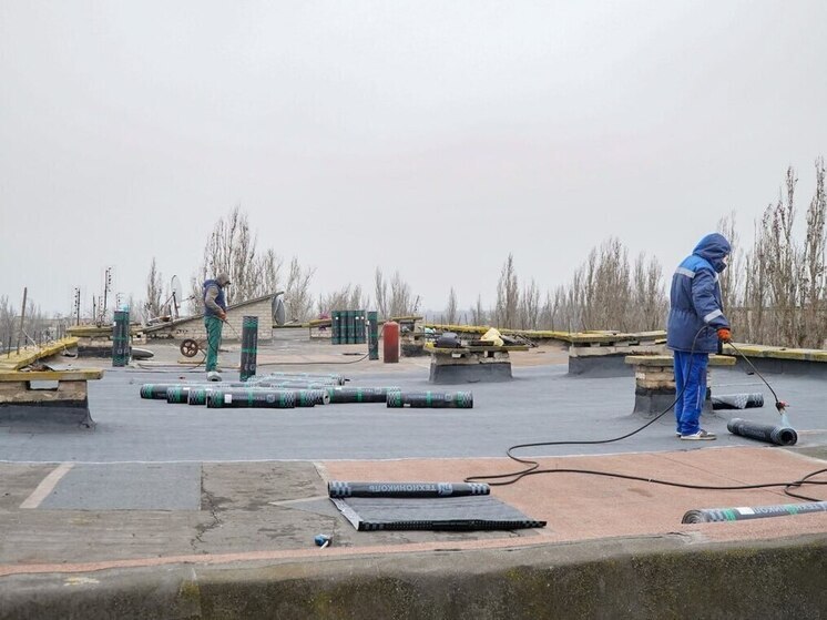 В Мирном оперативно начали ремонт протечки кровли после обращения жителя на приёме к мэру Мелитополя