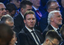 5 декабря 2025 года в Вашингтоне состоялась жеребьёвка ЧМ-2026 в США, Мексике и Канаде. Тренеры сборных оценили состав групп как напряжённый и конкурентный. Скалони, Анчелотти, Далич, Дешам, Нагельсманн и другие подчеркнули силу соперников, важность обновления составов и тщательной подготовки. Адвокат назвал участие Кюрасао историческим, Агирре отметил символичность матча открытия с ЮАР. Все наставники выразили решимость бороться за выход из группы и дальнейший прогресс на турнире.