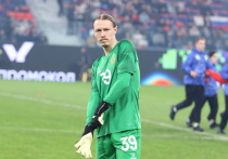 Сделать "сухарь" для футбольного вратаря – это раз плюнуть, хотя для этого необходимы два условия. Во-первых, более-менее квалифицированная защита. Во-вторых, более-менее хорошая команда. Чуть выше среднего в чемпионате. У россиянина Матвея Сафонова был и третий фактор. Фактически Сафонов вернулся в большой футбол. В нынешнем сезоне он ни разу не выходил в стартовом составе. И вот это случилось! Как итог - тот самый, вожделенный для любого вратаря "сухарь"!