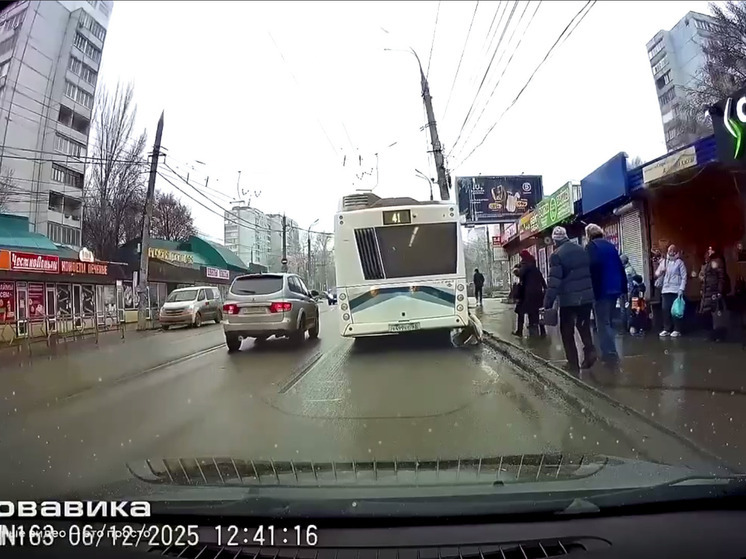 Самарцы возмутились отношением водителя автобуса к пассажирке, которая упала