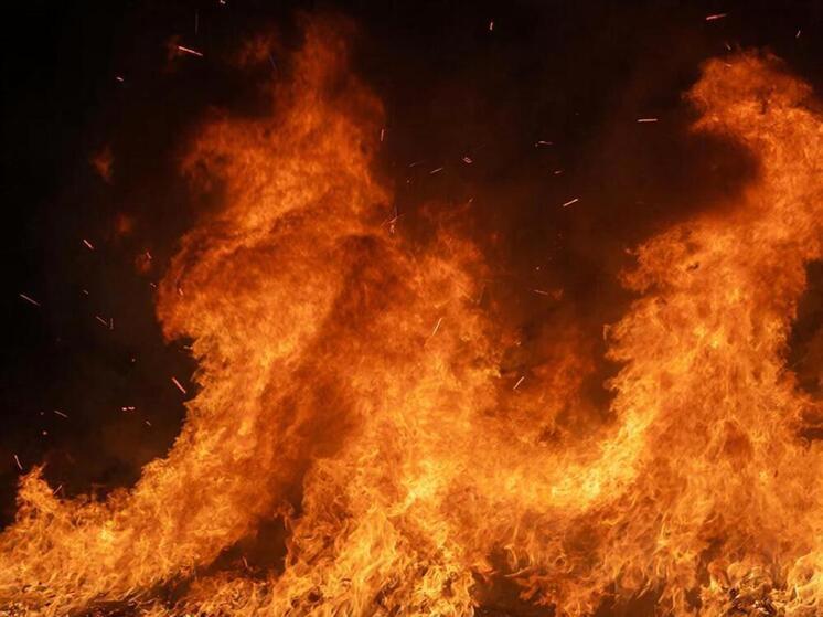 Ночной пожар в псковской многоэтажке унес две жизни