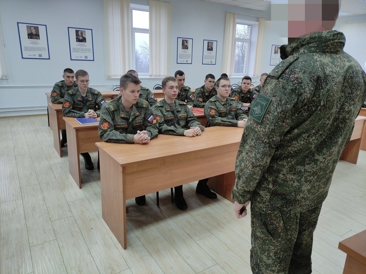 В Смоленске ветеран СВО рассказал будущим сержантам о воинском долге