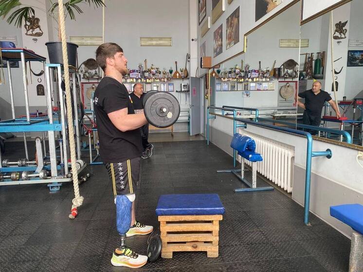 В Северной Осетии ветераны СВО получили спортивные протезы и автомобили с ручным управлением