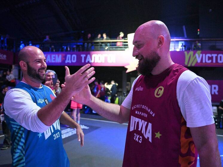 В Москве прошёл первый в России 12-часовой баскетбольный марафон «Штука 3х3», организованный Ассоциацией Стритбаскет-Россия и Департаментом спорта Москвы, в котором приняли участие более 500 участников. Отдельный акцент был сделан на «олдскульную» сессию с легендами уличного баскетбола 90–00-х. Финал — напряжённая гонка до 1000 очков: победила команда Виктора Павленко со счётом 1000:997. Участники выразили желание повторить событие в новом году.