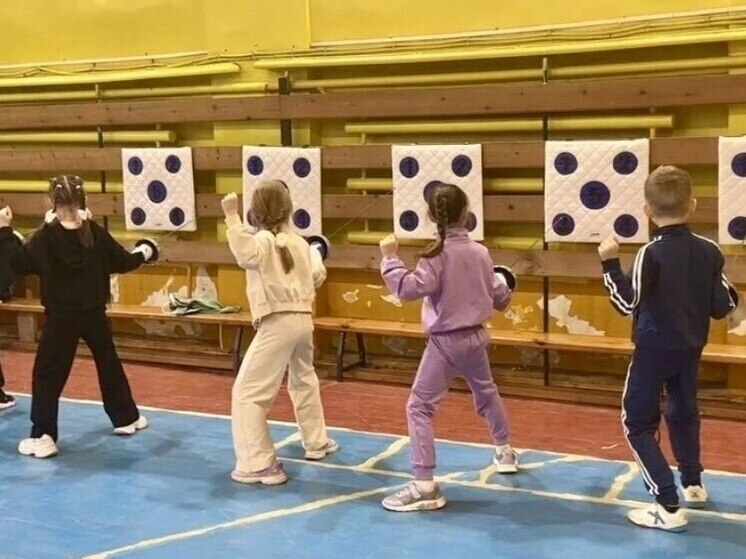 Три десятка фехтовальщиков сразились в турнире калужской гимназии