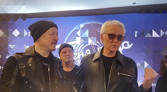 Александр Маршал резко остановил пресс-подход из-за шумного Деда Мороза