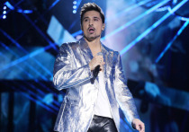 В разгар главного новогоднего концертного марафона внезапно выбыли два топовых артиста — Дима Билан и Егор Крид