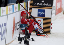 Спортивный телекомментатор Дмитрий Губеринев обвинил трехкратного олимпийского чемпиона Александра Большунова в неуважении из-за пропущенной церемонии награждения по итогам масс-старта второго этапа Кубка Росси в Тюмени. А заодно в очередной раз оскорбил президента Федерации лыжных гонок России, трехкратную олимпийскую чемпионку Елену Вяльбе.