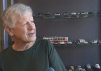 Уфимец Анатолий Чечуха коллекционирует редкие экземпляры ёлочных украшений прошлых эпох, сообщает БСТ