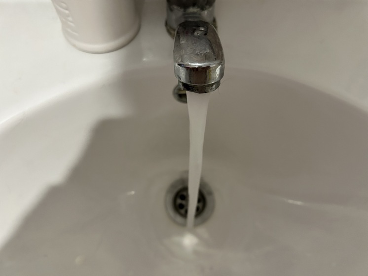 Жители Калининграда пожаловались на ржавую воду