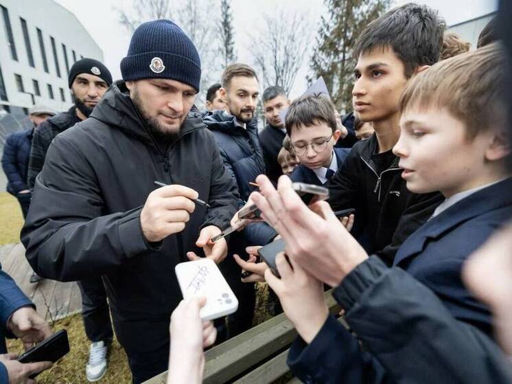 Чемпион UFC Хабиб Нурмагомедов посетил Альметьевск