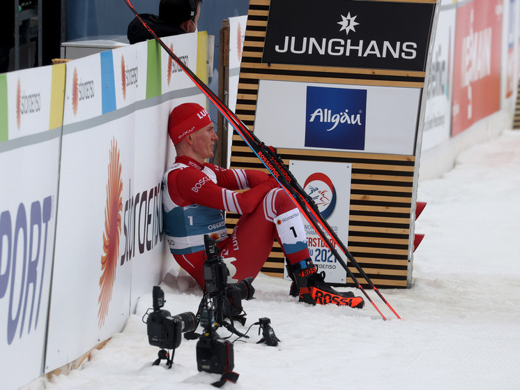 Спортивный телекомментатор Дмитрий Губеринев обвинил трехкратного олимпийского чемпиона Александра Большунова в неуважении из-за пропущенной церемонии награждения по итогам масс-старта второго этапа Кубка Росси в Тюмени. А заодно в очередной раз оскорбил президента Федерации лыжных гонок России, трехкратную олимпийскую чемпионку Елену Вяльбе.