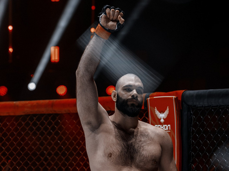 10 декабря в пресс-центре «МК» прошел эфир с трехкратным чемпионом мира и России по боевому самбо в супертяжелой весовой категории Михаилом Кашурниковым