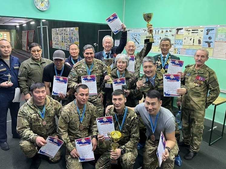 В Якутске соревнования по стрельбе объединили поколения в День Героев Отечества