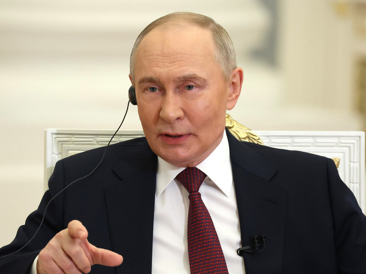 Президент РФ Владимир Путин заявил, что если атаки на танкеры с российской нефтью продолжатся, Россия может нанести удары по судам стран, которые оказывают помощь Украине