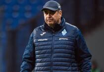 Главный тренер махачкалинского «Динамо» Хасанби Биджиев 7 декабря подал в отставку. Решение было принято сразу после домашнего поражения от «Нижнего Новгорода» со счётом 0:1. Это поражение стало последней каплей — не столько в спортивном, сколько в эмоциональном плане.