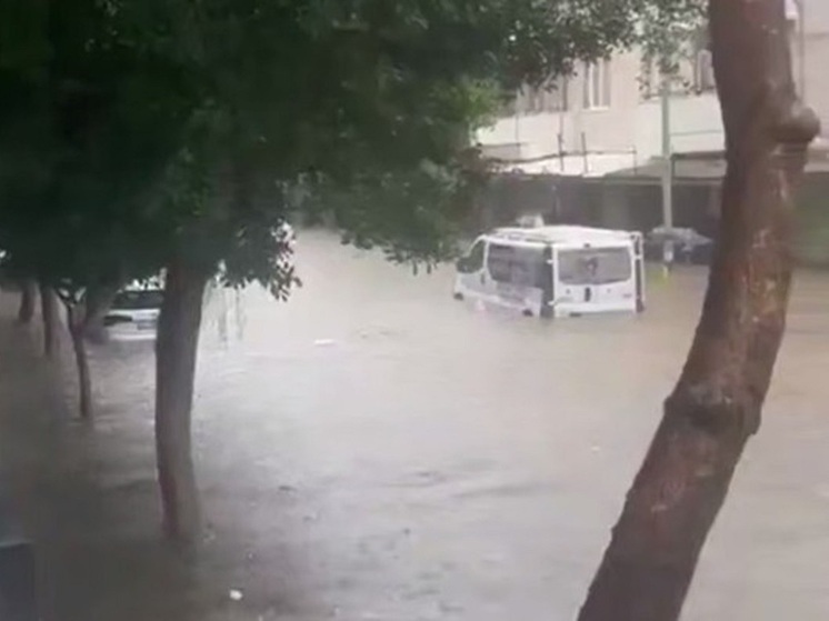 Автомобиль в турецкой Аналье пришлось эвакуировать из затопленного тоннеля